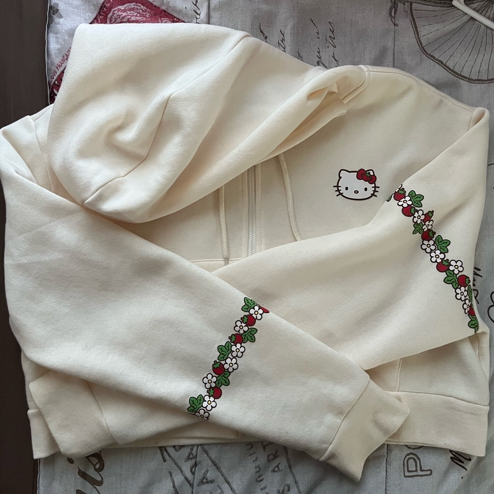 HELLO KITTY STRAWBERRIES PUFF PRINT CROPPED HOODIE